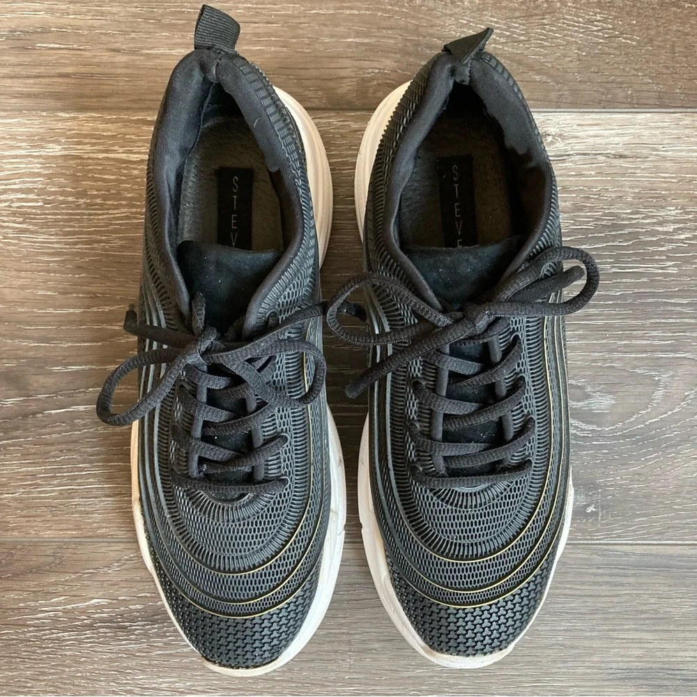 Steven By Steve Madden Massey Black and Gold Sneaker Sneaker Size 9